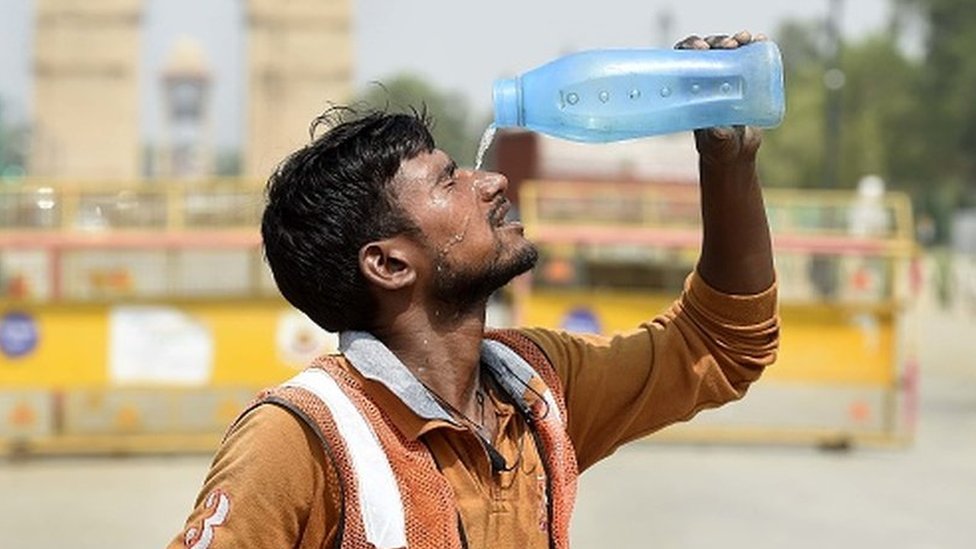 दिल्ली में 40 डिग्री के पार पहुंचा तापमान, 10 राज्यों में लू की चेतावनी |