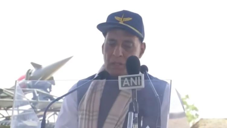 भुज एयरबेस से राजनाथ सिंह ने दी पाकिस्तान को चेतावनी, बोले- ये ट्रेलर था