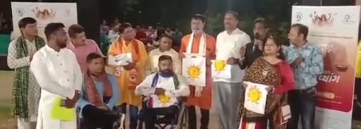 राजपूत व्यापार विकास मंडल इंटरनेशनल डेलिगेशन द्वारा आयोजित दिव्यांग डांडिया गरबा कार्यक्रम में दिव्यांग भाई-बहनों के साथ उपस्थित रहकर दिव्यांग उद्यमियों एवं महिला उद्यमियों को स्वदेशी पूजा किट भेंट की गई। इसके माध्यम से स्वदेशी वस्तुओं और दिव्यांगों को प्