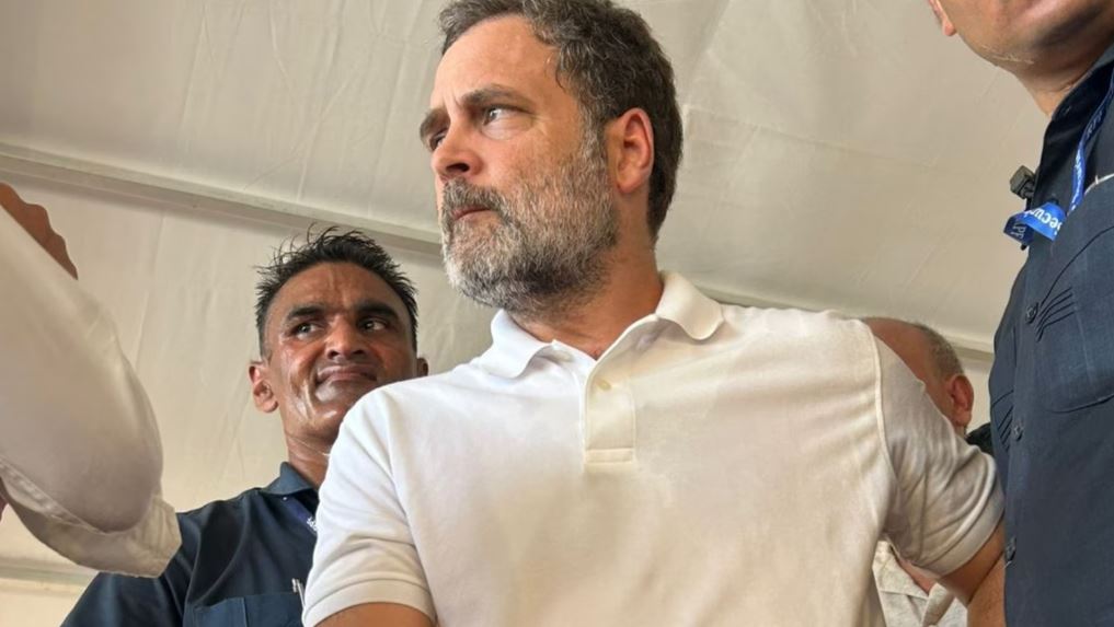 बिहार पहुंचे राहुल गांधी का काफिला दरभंगा में रोका गया, बाद में मिली आंबेडकर छात्रावास जाने की परमिशन