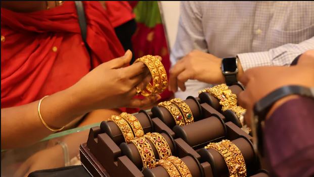 सोना पहली बार ₹1 लाख पर पहुंचा:24 कैरेट के दाम एक दिन में ₹3,330 बढ़े