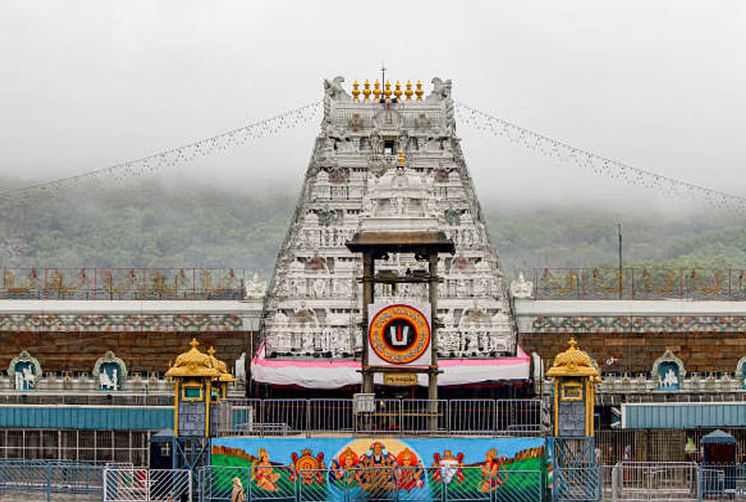 तिरुमाला मंदिर के ऊपर ड्रोन उड़ाना राजस्थानी यूट्यूबर को पड़ गया महंगा