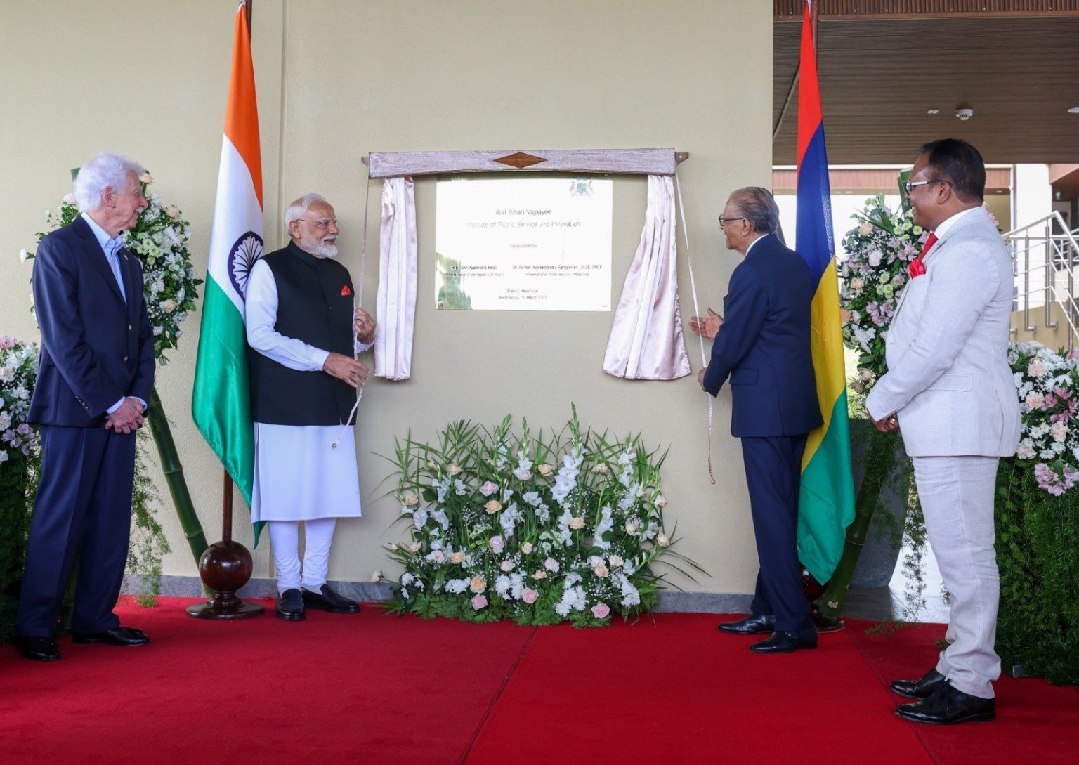 मॉरीशस में अटल बिहारी वाजपेयी लोक सेवा एवं नवाचार संस्थान, पीएम मोदी और पीएम रामगुलाम ने संयुक्त रूप से किया उद्घाटन
