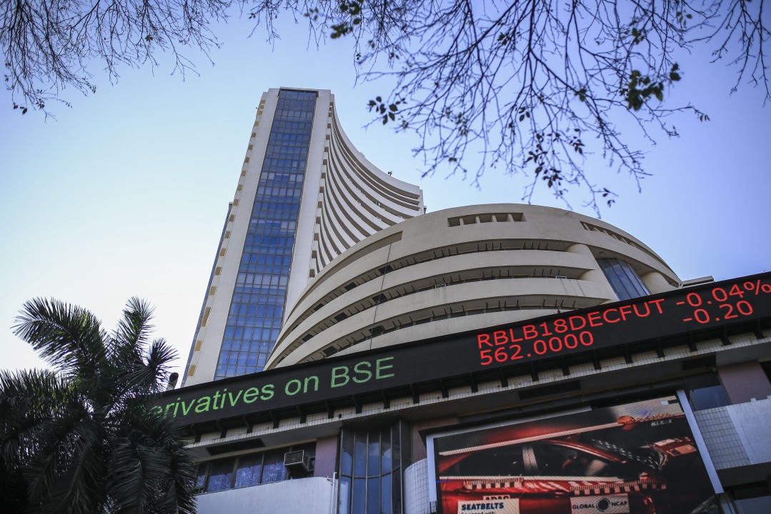 सेंसेक्स 410 अंक ऊपर 81,597 पर बंद:निफ्टी 130 अंक चढ़ा