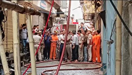 अजमेर के होटल में आग, बच्चा सहित चार जिंदा जले:मां ने मासूम को खिड़की से फेंका