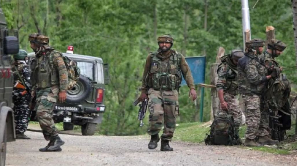 जम्मू-कश्मीर के पुंछ में एनकाउंटर जारी, एक जवान घायल
