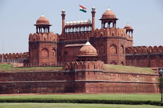 दिल्ली की हवा एक बार फिर हुई जहरीली, जानें कहां कितना है AQI